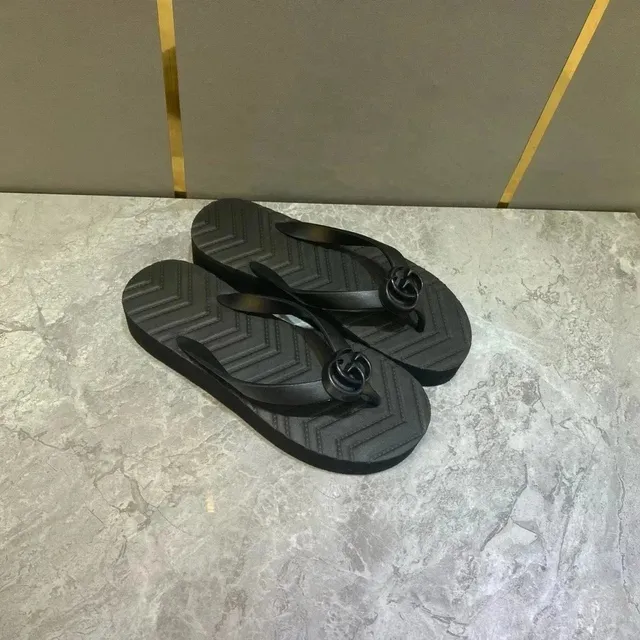Gucci GG Marmont Flip Flop Black