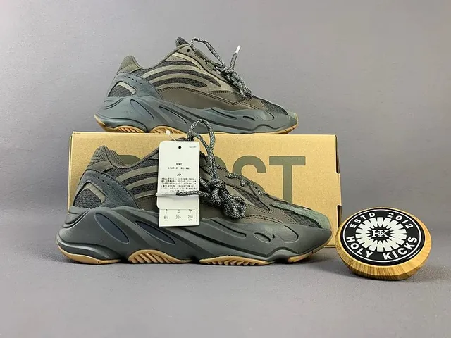 Yeezy 700 Wave Runner