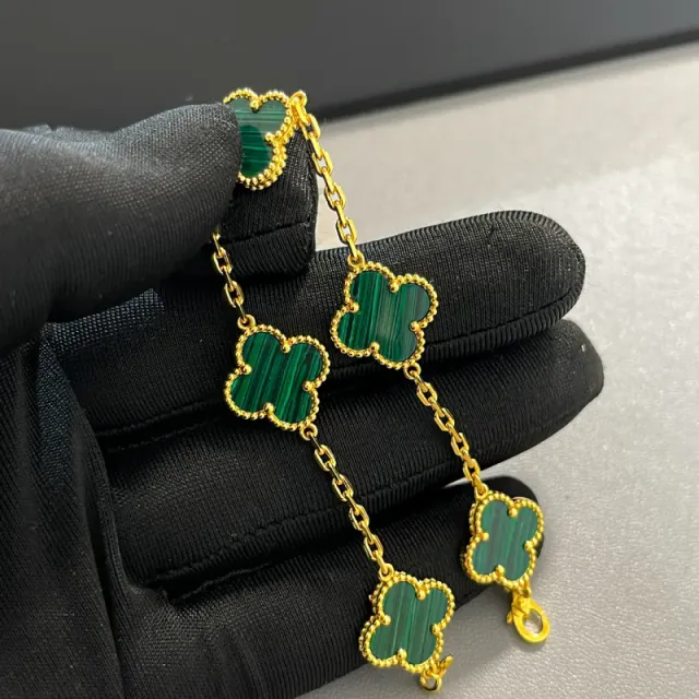 黄金色孔雀石