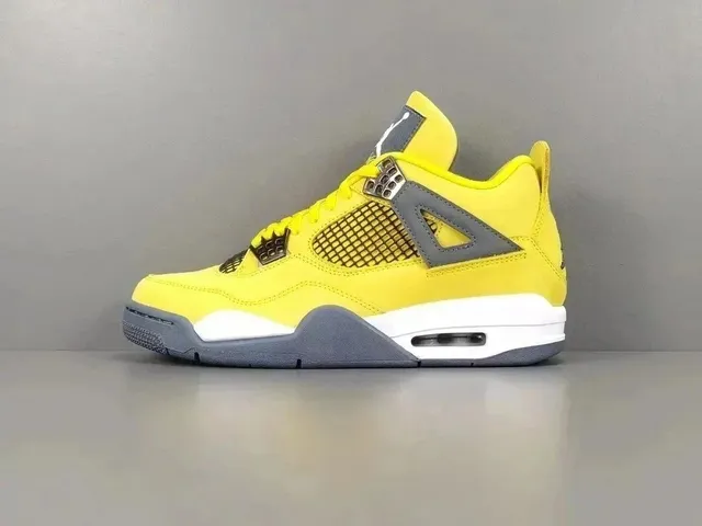 Air Jordan 4 Thunder