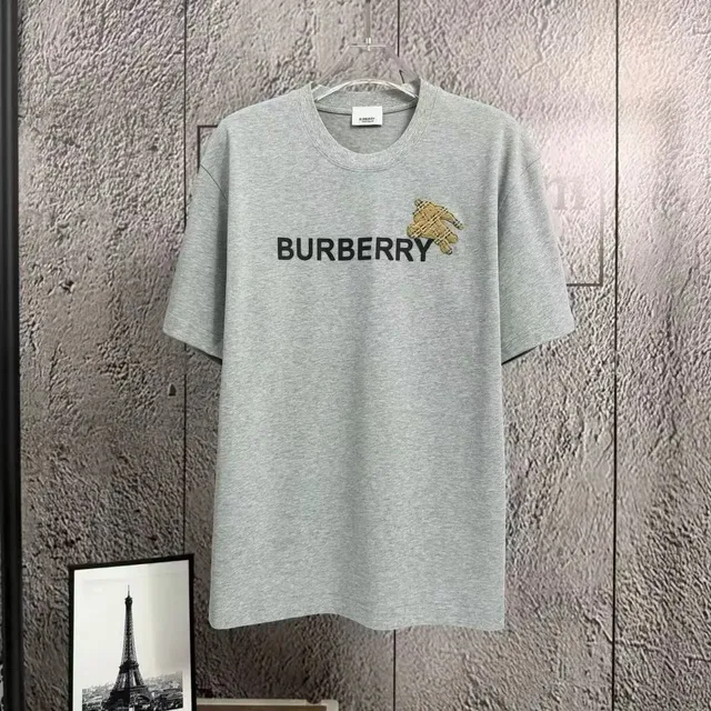 Burberry Logo T-Shirt Equestrian Knight Patch