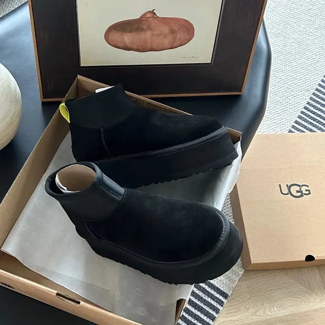 UGG Neumel Platform All Black