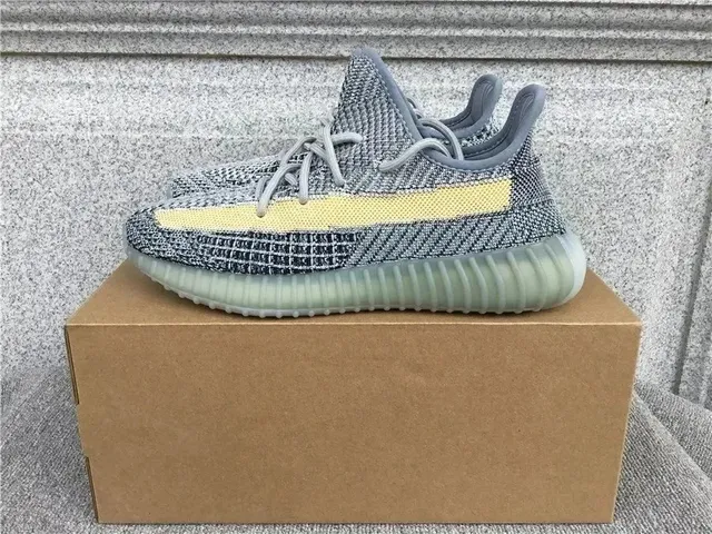 Yeezy Boost 350 V2 Zebra