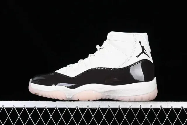 Air Jordan 11 Concord
