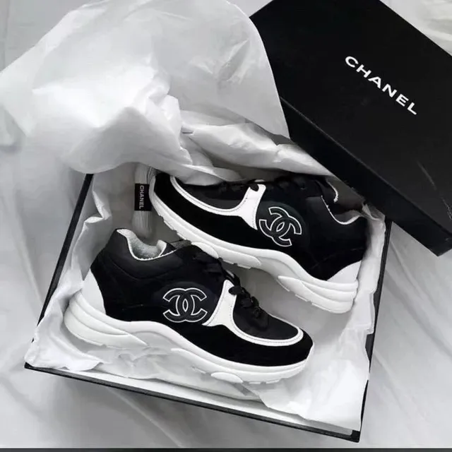 Chanel Sneaker CC Logo