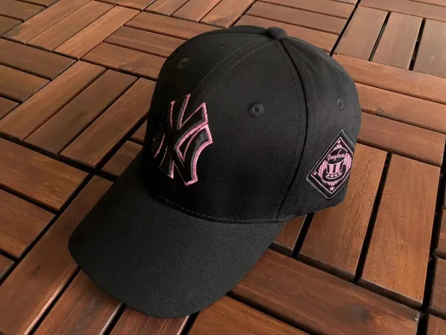 MLB 59FIFTY Cap NY Yankees Pink Outline