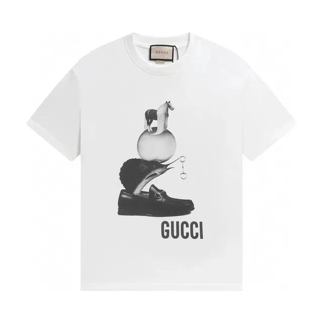 Gucci Graphic T-Shirt Horse and Loafer Print