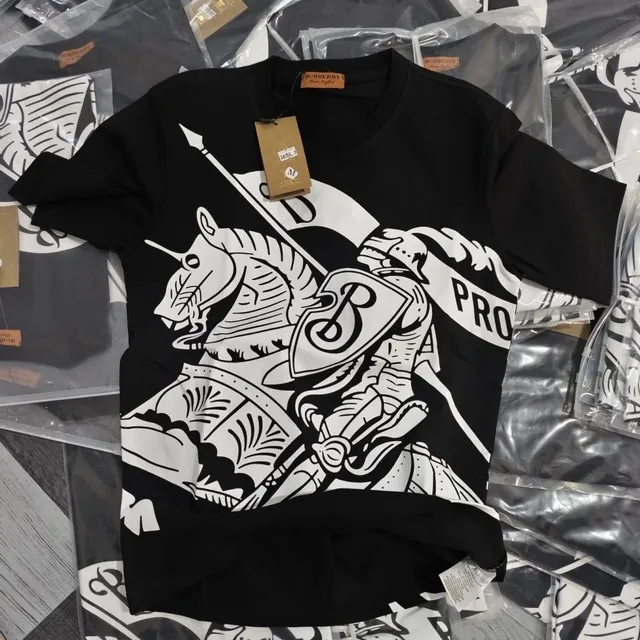 Burberry Graphic T-Shirt Knight Print