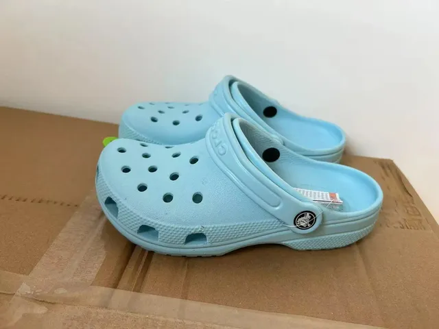 浅蓝色