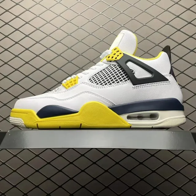 Air Jordan 4 Thunder