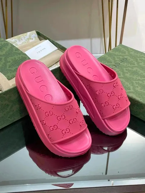 Gucci GG Marmont Slide Monogram Rubber