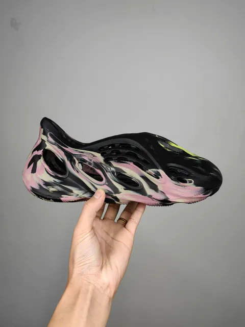 Yeezy Foam Runner Marble Pink