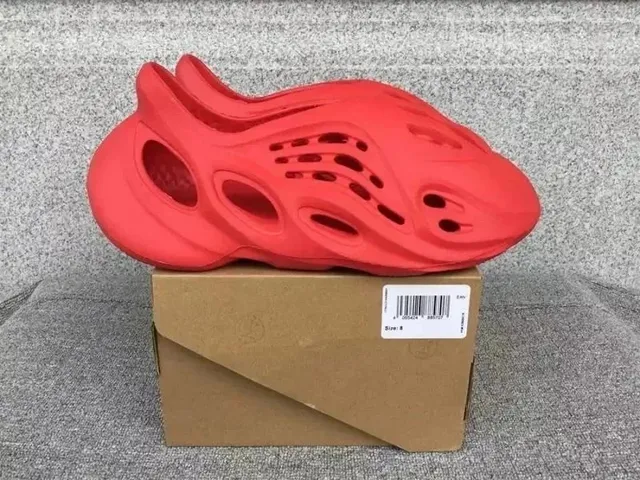 Yeezy Foam Runner Core Red