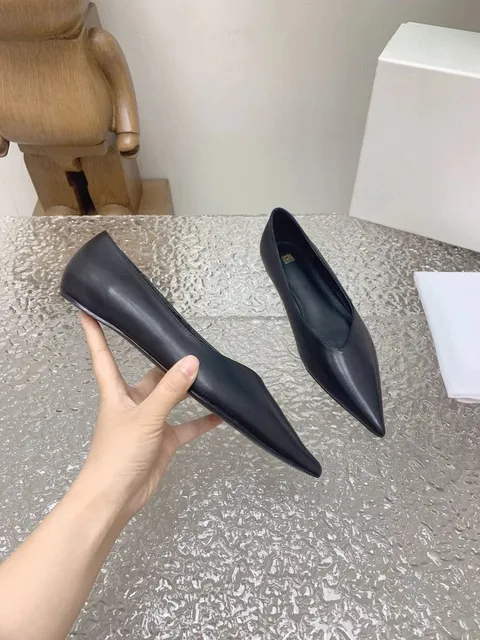 Pointed-Toe Loafer Classic Slip-On