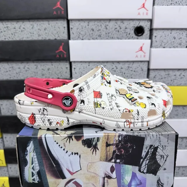 Crocs Classic Clog Peanuts Collaboration