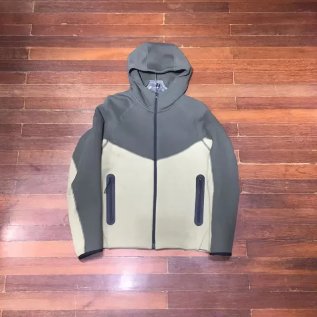 Green spelled khaki