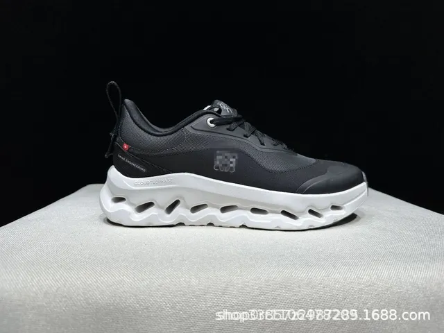 On CloudTec Phase Black White