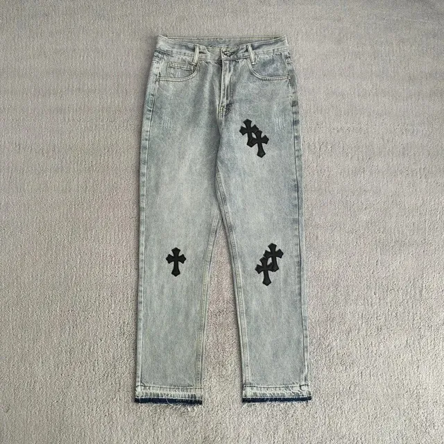 浅蓝黑皮