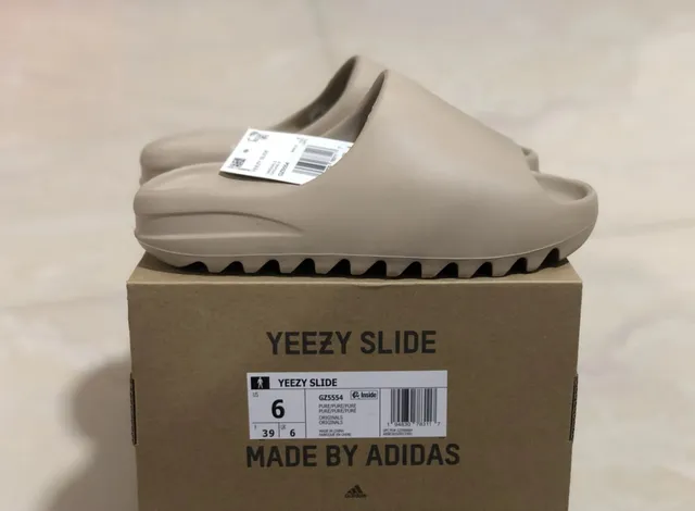 Yeezy Slide Pure