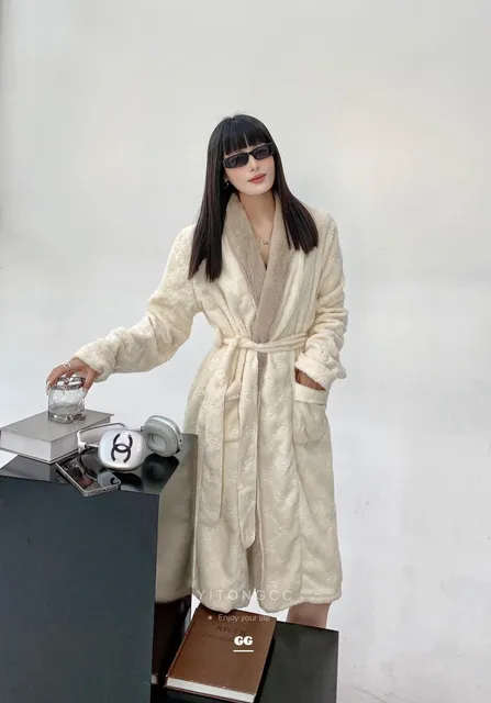 Chanel Robe Embroidered Fleece