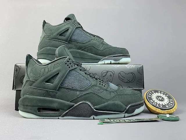 Air Jordan 4 Travis Scott