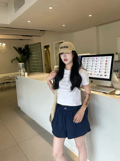 藏蓝色