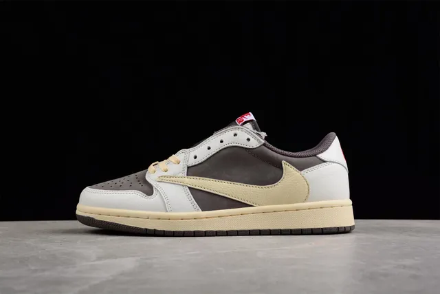 Nike × Travis Scott Dunk Low Cactus Jack