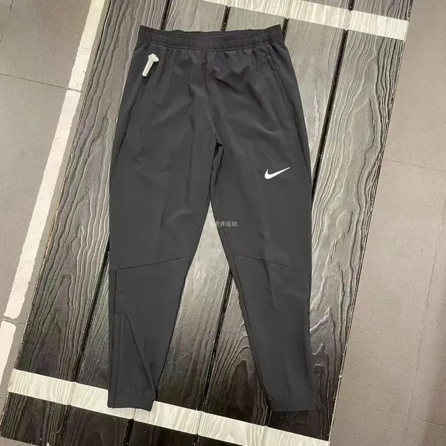 Nike 黑色束脚裤