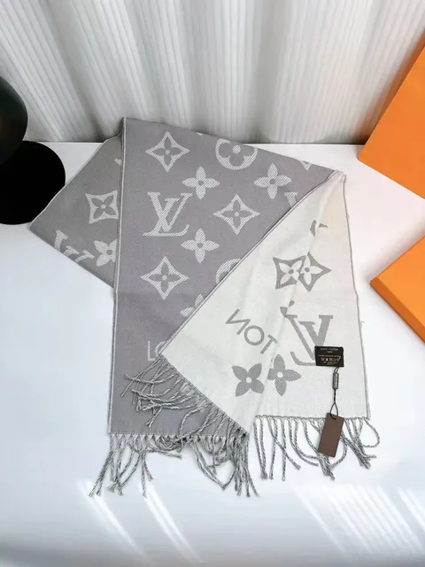 Louis Vuitton Monogram Shawl Reversible Grey/White