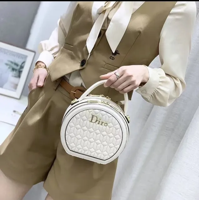 Dior B22