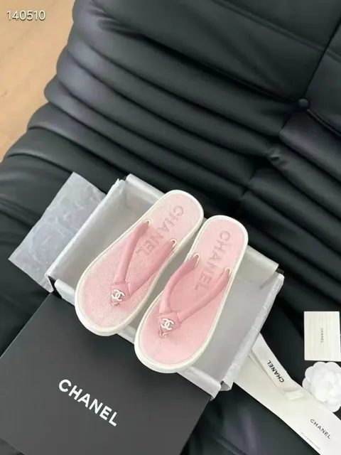 Chanel Flip-Flop Sandals Pink with CC Logo