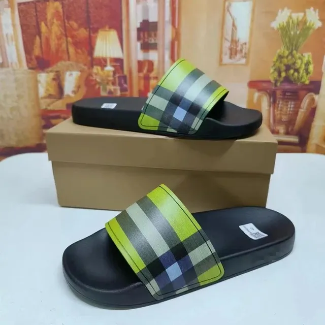 Burberry Check Slide Nova Check