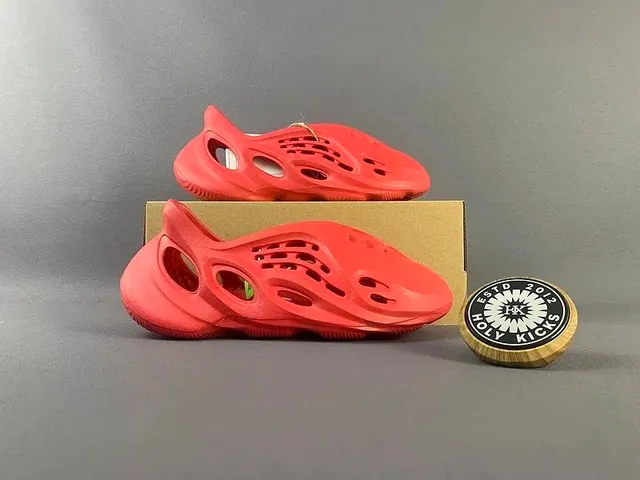Yeezy Foam Runner Coral
