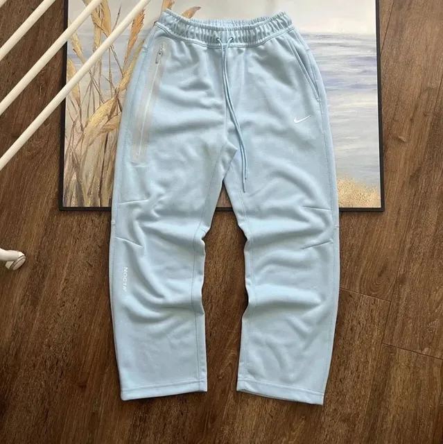浅蓝裤子