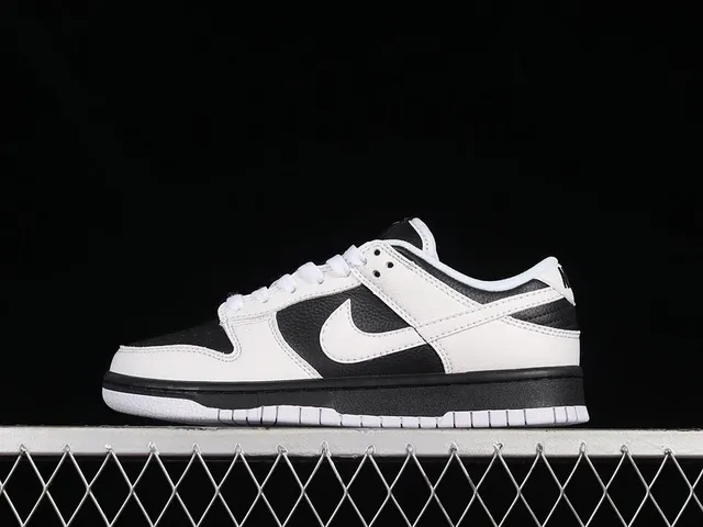 Nike Dunk Low Panda