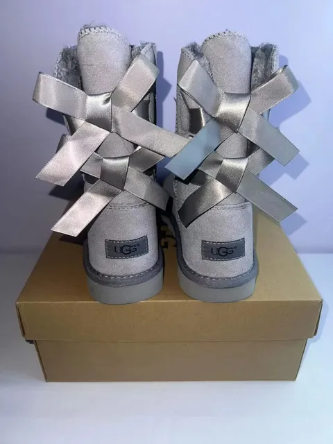 UGG Classic Short II Bow Metallic Silver Bow