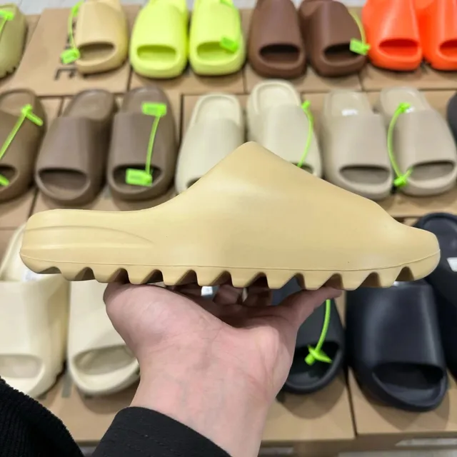 Yeezy Slide Bone