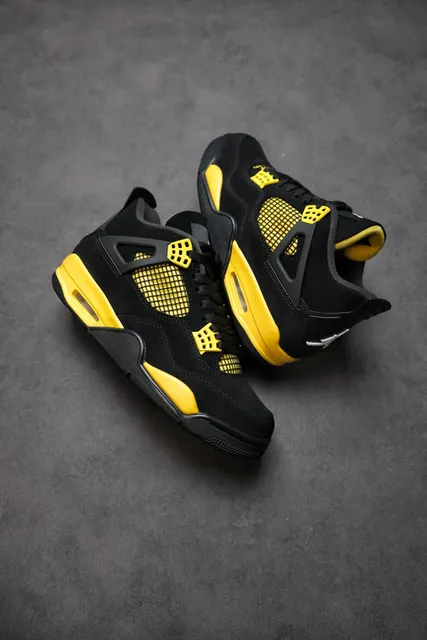 Air Jordan 4 Thunder