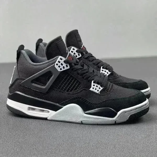 Air Jordan 4 Bred