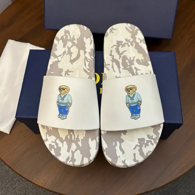 白色印花小熊