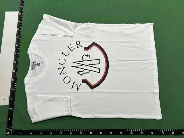 Logo T-Shirt Moncler Shield Print