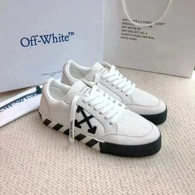 Off-White Low Top Sneaker Arrow Logo