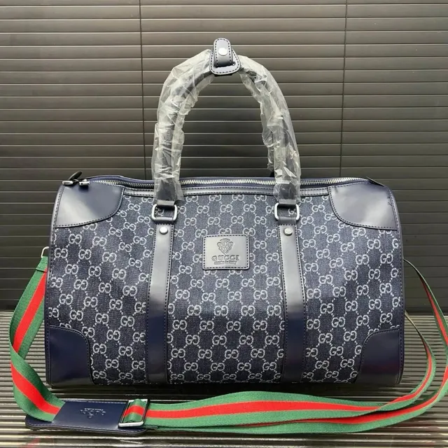 Gucci Duffle Bag GG Supreme