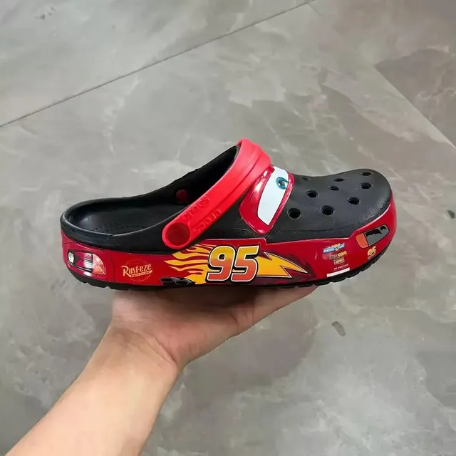 Crocs Classic Clog Lightning McQueen
