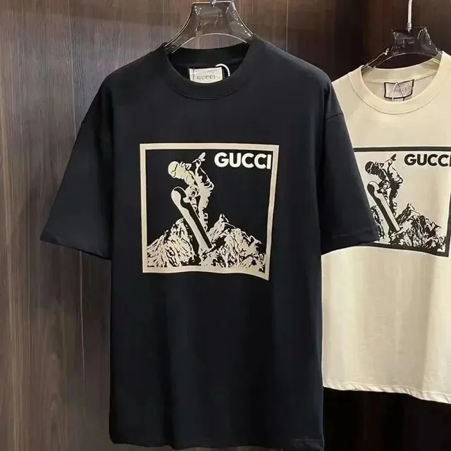 Gucci Graphic T-Shirt Skier Print