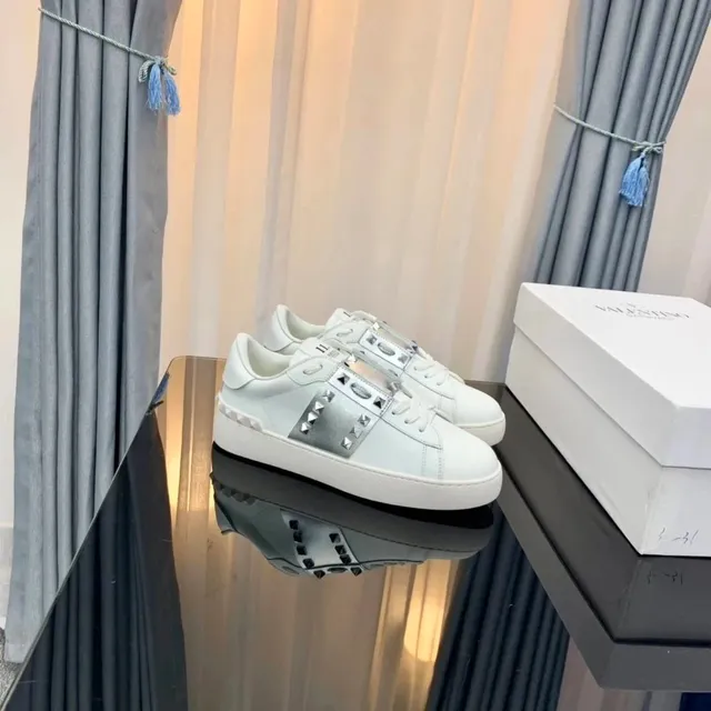 Valentino Rockstud Low White with Silver Studs