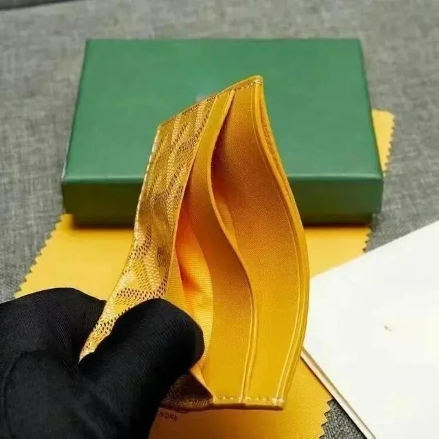 黄色