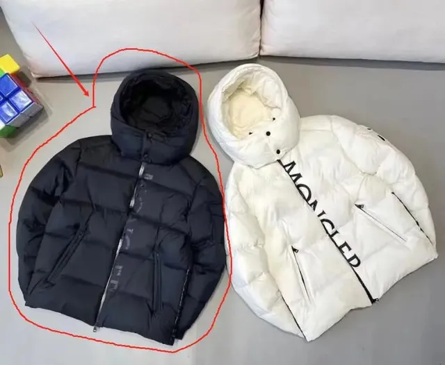 Moncler Down Jacket Logo Hooded Puffer