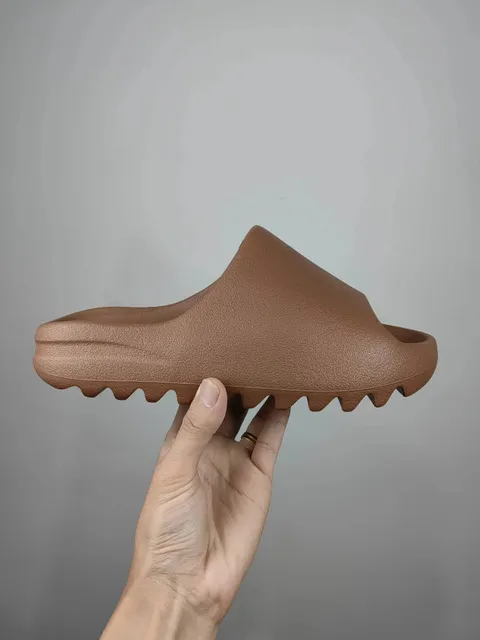Yeezy Slide Earth