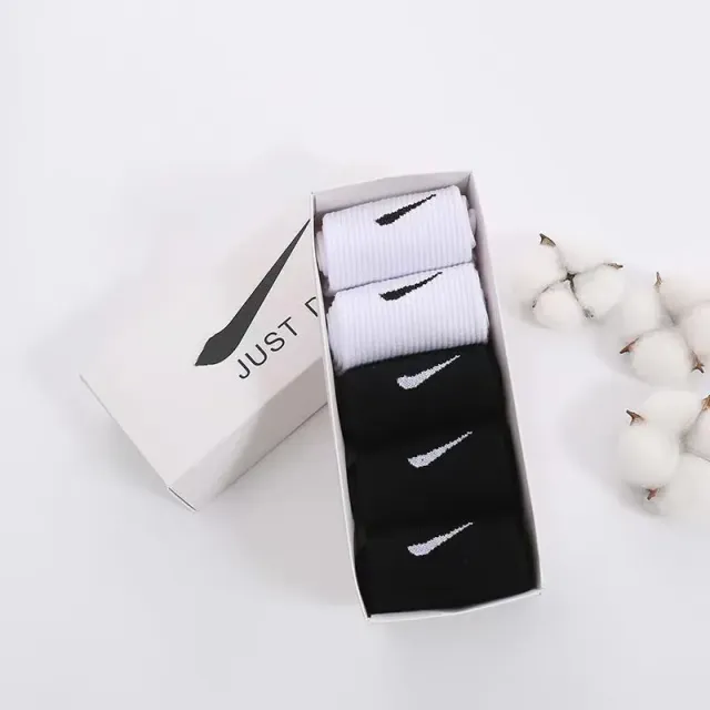 Nike Socks Swoosh Logo